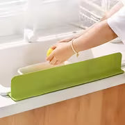 Silicone Splash Guard for Kitchen Sink - Non-Slip, Easy-To-Clean Countertop Barrier with Large Suction Cups